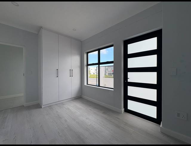 5 BEDROOM HOUSE FOR SALE IN SANDOWN